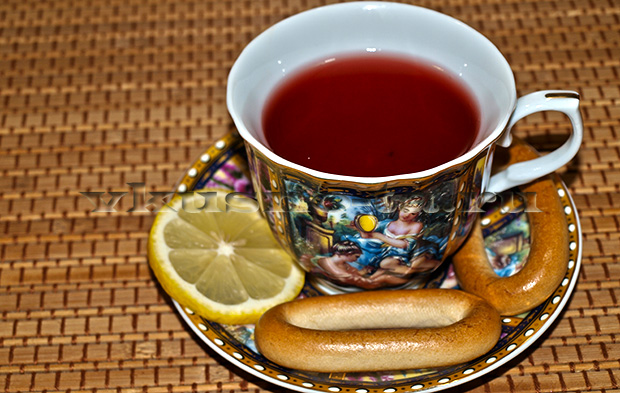 Чай с вишней, корицей и лимоном