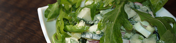 Весенний салат из огурцов, редиса и яиц